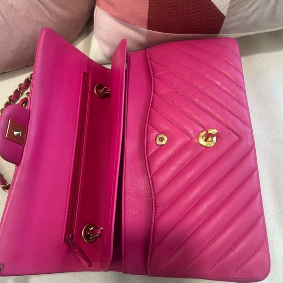 Chanel Chevron Double Flap Medium hot pink with gold hardware - Picture 7 of 11